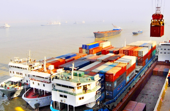 美國物流市場作為全球重要的物流市場之一，其發展呈現出復雜性