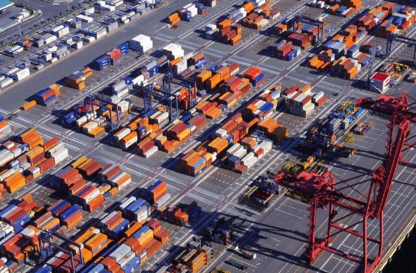 新加坡貨代公司要在市場競爭中立于不敗之地，需要不斷提升服務質量