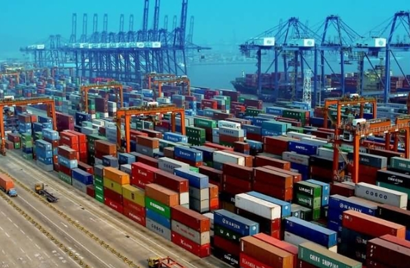 泰國(guó)擁有廣袤的熱帶雨林，這些自然環(huán)境為物流運(yùn)輸帶來了諸多挑戰(zhàn)