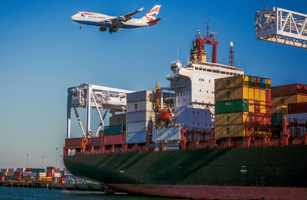 在全球化的背景下，國際海運(yùn)促進(jìn)了資源的全球配置和市場的深度融合