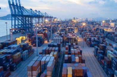 國際貨代不僅降低了交易成本、還提升了運(yùn)輸效率、保障了貿(mào)易安全